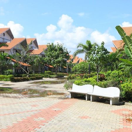 Capital O Twilight Bay Hotel Chennai Exterior photo