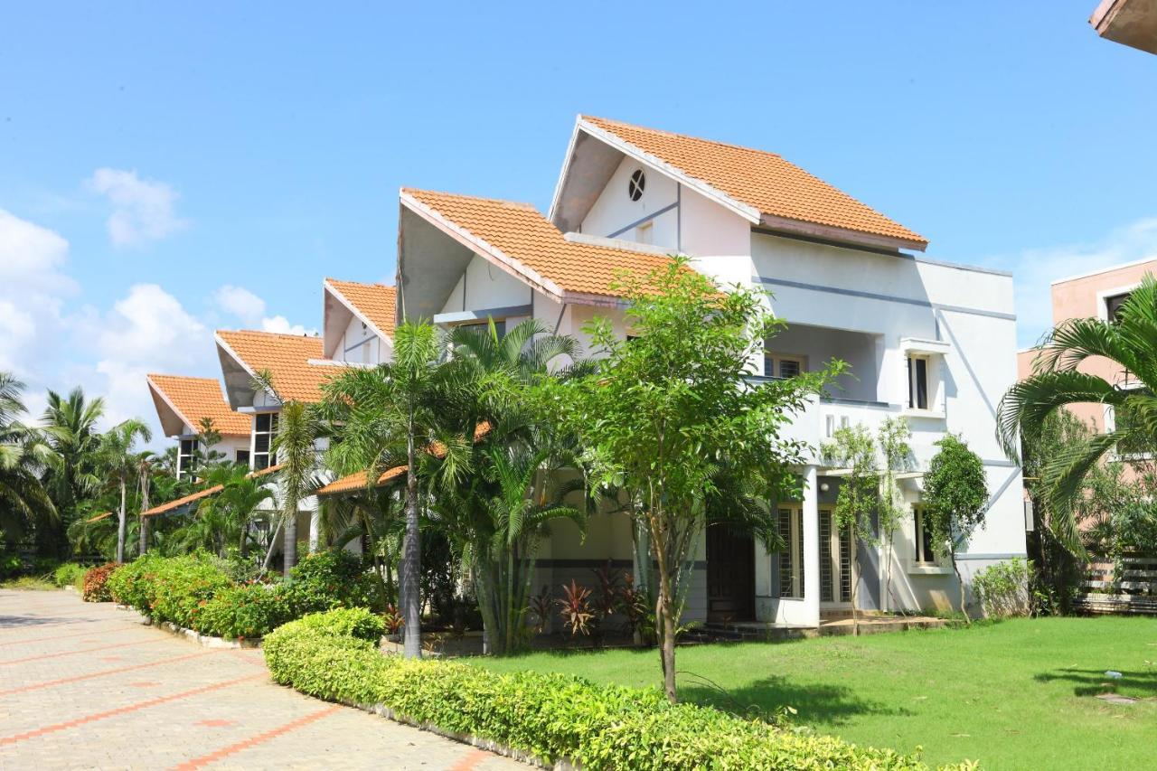 Capital O Twilight Bay Hotel Chennai Exterior photo